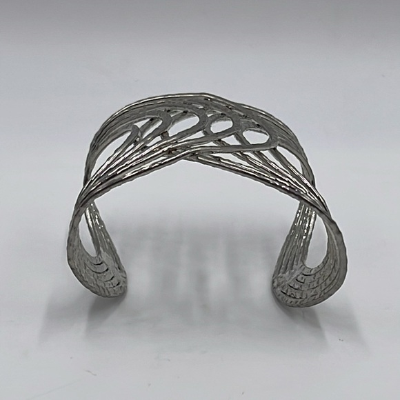 Textured Wired Design Metal Cuff Silver Bracelet – Bold & Modern Look - Picture 3 of 9